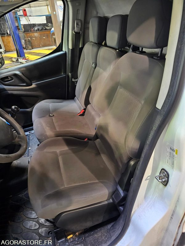 Peugeot Partner - 2014 - 47143kms - DG 411 AD - Furgão compacto: foto 5 Peugeot Partner - 2014 - 47143kms - DG 411 AD - Furgão compacto: foto 5