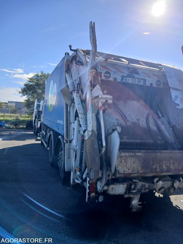RENAULT 26T/BOM - FJ739BN - Caminhão de lixo: foto 3 RENAULT 26T/BOM - FJ739BN - Caminhão de lixo: foto 3