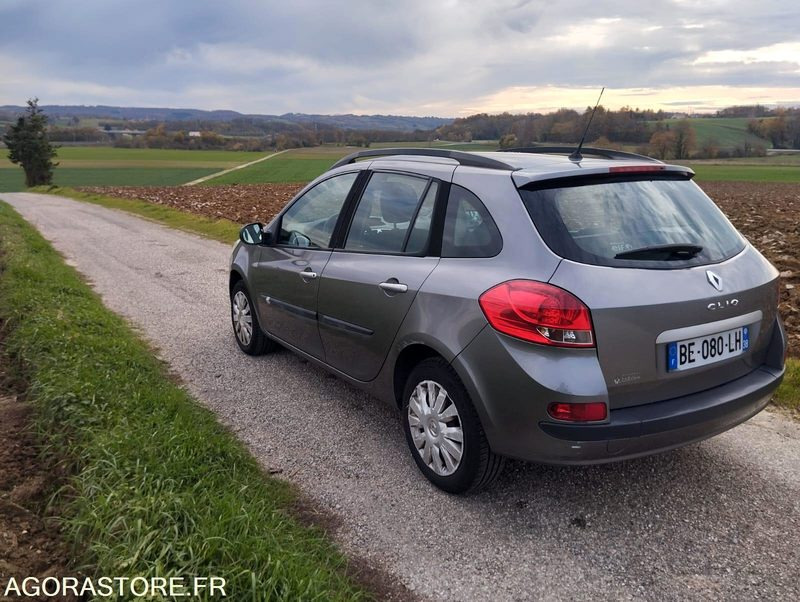 RENAULT CLIO 1.5 DCI - 136000 KILOMETRES - DIESEL - ANNÉE 2010 - Carrinha: foto 5 RENAULT CLIO 1.5 DCI - 136000 KILOMETRES - DIESEL - ANNÉE 2010 - Carrinha: foto 5