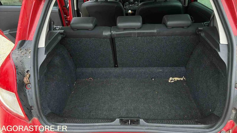RENAULT CLIO 3 - 172 867 Kms- 2011-BR-693-MJ - Automóvel: foto 2 RENAULT CLIO 3 - 172 867 Kms- 2011-BR-693-MJ - Automóvel: foto 2