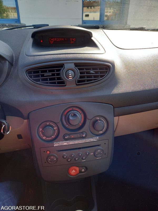 RENAULT CLIO 5 PLACES - Automóvel: foto 5 RENAULT CLIO 5 PLACES - Automóvel: foto 5