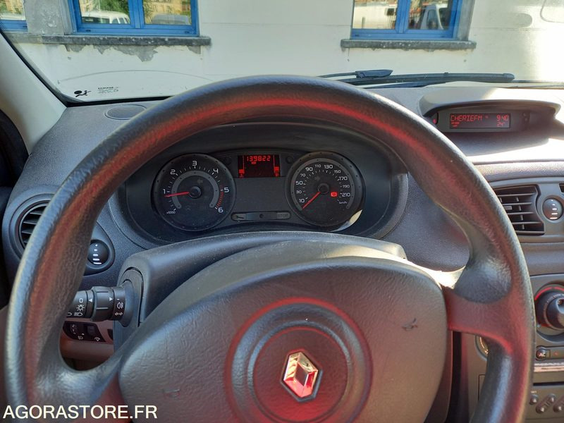 RENAULT CLIO 5 PLACES - Automóvel: foto 4 RENAULT CLIO 5 PLACES - Automóvel: foto 4