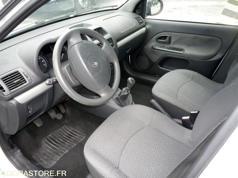 RENAULT CLIO CAMPUS 1.2 16V 75CH - Automóvel: foto 5 RENAULT CLIO CAMPUS 1.2 16V 75CH - Automóvel: foto 5