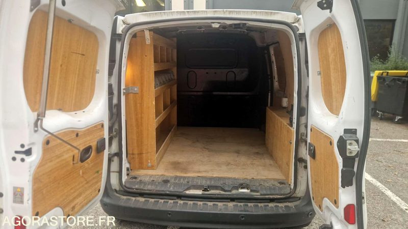 RENAULT KANGOO - 2021 / 151822 KM (FY-888-CW) - Furgão compacto: foto 4 RENAULT KANGOO - 2021 / 151822 KM (FY-888-CW) - Furgão compacto: foto 4