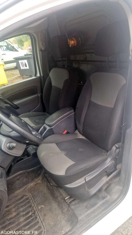 RENAULT KANGOO - 2021 / 151822 KM (FY-888-CW) - Furgão compacto: foto 5 RENAULT KANGOO - 2021 / 151822 KM (FY-888-CW) - Furgão compacto: foto 5