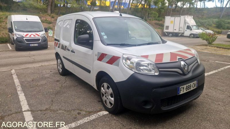RENAULT KANGOO - 2021 / 151822 KM (FY-888-CW) - Furgão compacto: foto 2 RENAULT KANGOO - 2021 / 151822 KM (FY-888-CW) - Furgão compacto: foto 2
