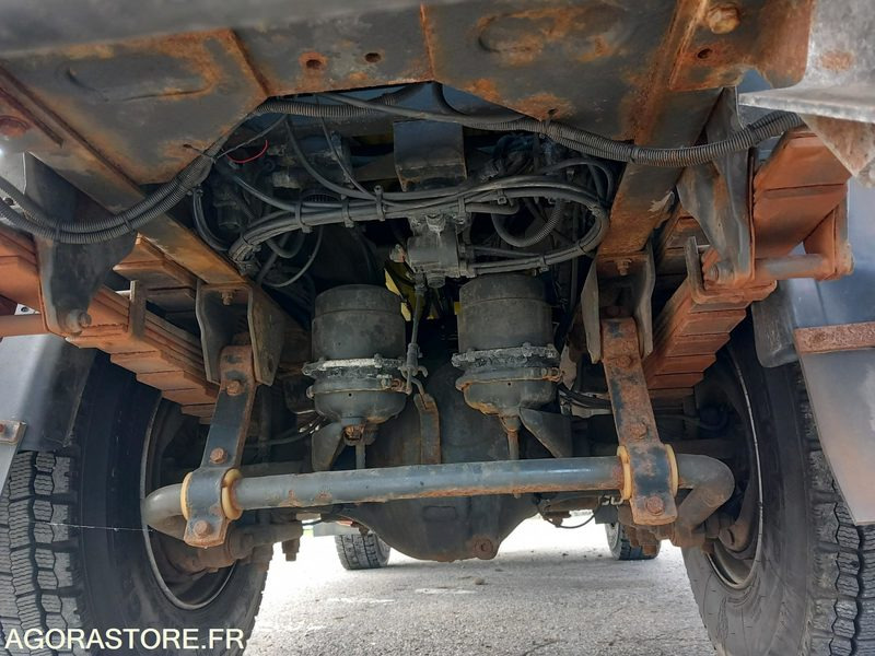 RENAULT KERAX 4X4 DXI 370 BENNE + Saleuse MECAGIL LEBON (KR0406 + SL0203) - Veículo limpa-neves: foto 4 RENAULT KERAX 4X4 DXI 370 BENNE + Saleuse MECAGIL LEBON (KR0406 + SL0203) - Veículo limpa-neves: foto 4