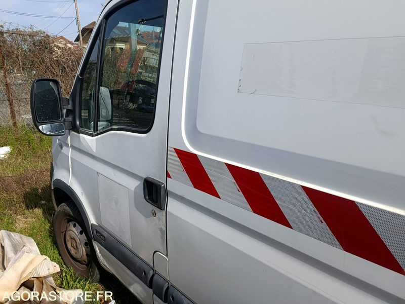 RENAULT MASTER - 2004 - 185782km - Furgão: foto 1 RENAULT MASTER - 2004 - 185782km - Furgão: foto 1