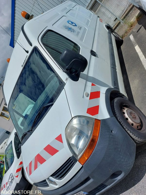 RENAULT MASTER - 2008 - 110171KM - Furgão: foto 2 RENAULT MASTER - 2008 - 110171KM - Furgão: foto 2