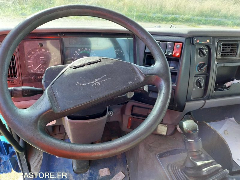 RENAULT PREMIUM 300-19 / 2001 / 816 010 km - Camião chassi: foto 4 RENAULT PREMIUM 300-19 / 2001 / 816 010 km - Camião chassi: foto 4