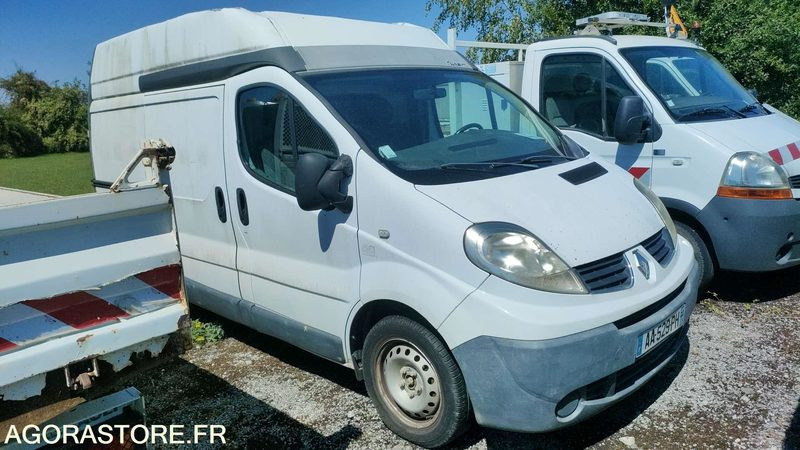 RENAULT TRAFIC - 2009 - 115919 KM - Furgão: foto 2 RENAULT TRAFIC - 2009 - 115919 KM - Furgão: foto 2