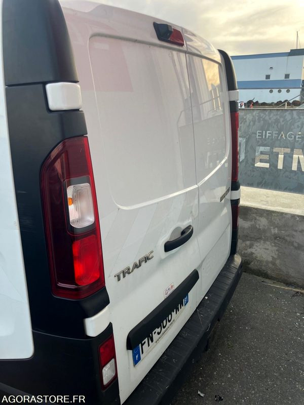RENAULT TRAFIC - 2020 / 195994km (FN-908-WW) - Furgão: foto 3 RENAULT TRAFIC - 2020 / 195994km (FN-908-WW) - Furgão: foto 3