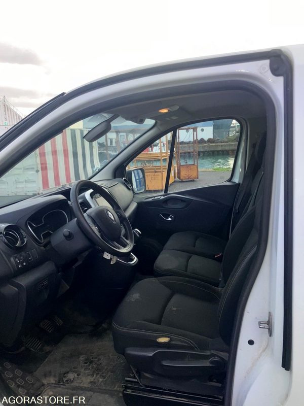 RENAULT TRAFIC - 2020 / 195994km (FN-908-WW) - Furgão: foto 5 RENAULT TRAFIC - 2020 / 195994km (FN-908-WW) - Furgão: foto 5