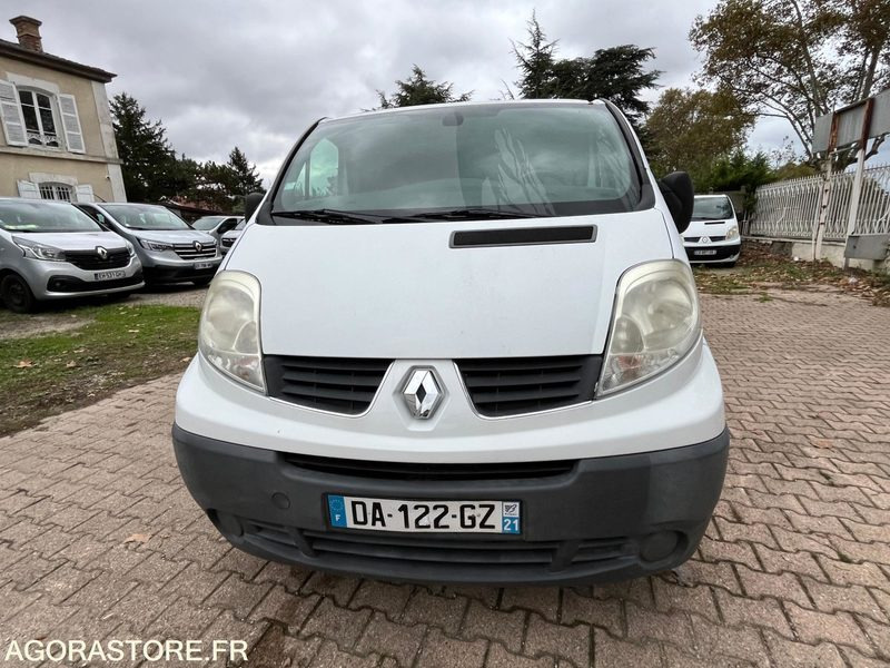 RENAULT TRAFIC L2H1 - 2013 / 202 310 KM - Furgão: foto 2 RENAULT TRAFIC L2H1 - 2013 / 202 310 KM - Furgão: foto 2