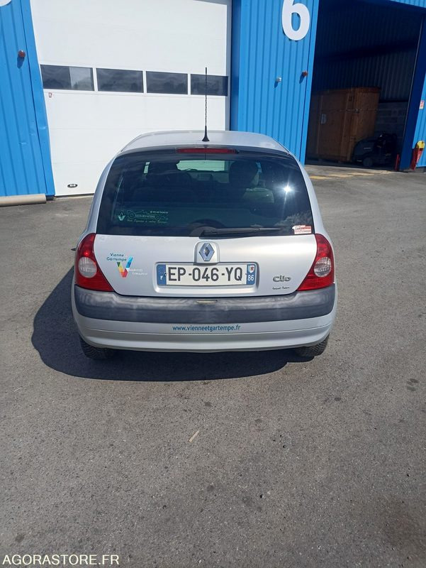 Renault Clio 2 1.5 dCi - 107100kms - 2004 - Automóvel: foto 4 Renault Clio 2 1.5 dCi - 107100kms - 2004 - Automóvel: foto 4