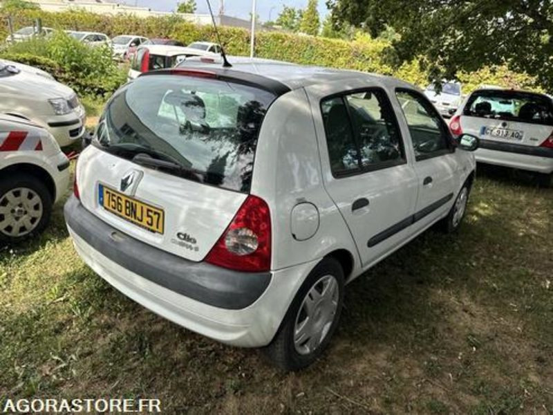 Renault Clio - 756BNJ57 - Automóvel: foto 3 Renault Clio - 756BNJ57 - Automóvel: foto 3