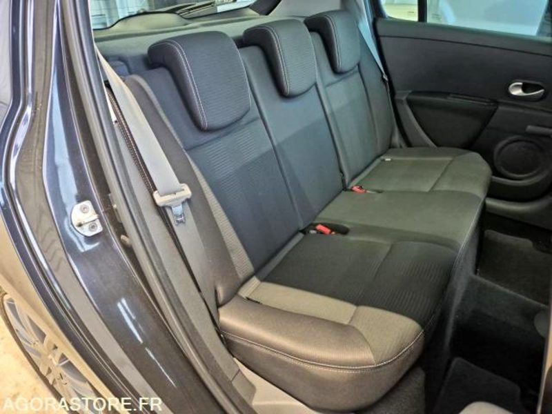 Renault Clio III Phase 2 – TomTom Edition 1.2 75 – 2011 – Seulement 33 200 km – - Automóvel: foto 1 Renault Clio III Phase 2 – TomTom Edition 1.2 75 – 2011 – Seulement 33 200 km – - Automóvel: foto 1