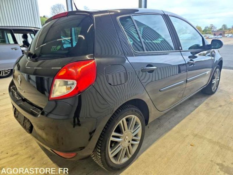 Renault Clio III Phase 2 – TomTom Edition 1.2 75 – 2011 – Seulement 33 200 km – - Automóvel: foto 2 Renault Clio III Phase 2 – TomTom Edition 1.2 75 – 2011 – Seulement 33 200 km – - Automóvel: foto 2