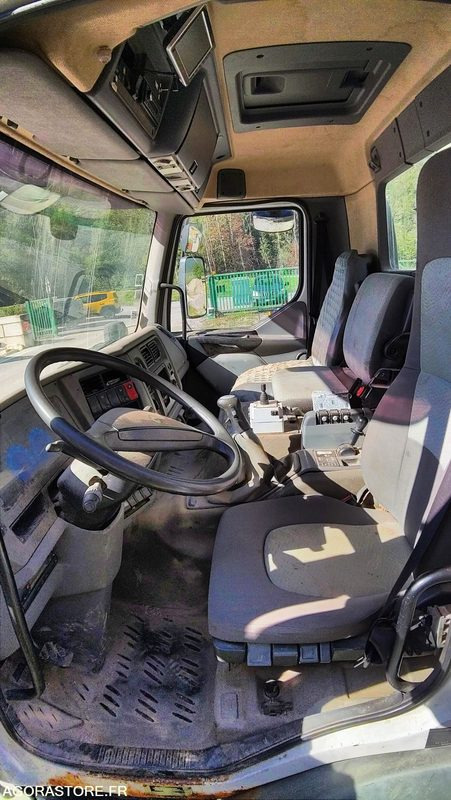 Renault KERAX 2004 - 252967 kms - Carrinha basculante: foto 5 Renault KERAX 2004 - 252967 kms - Carrinha basculante: foto 5