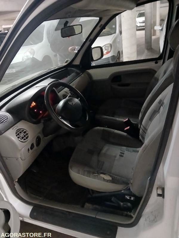 Renault Kangoo 5 places - Automóvel: foto 3 Renault Kangoo 5 places - Automóvel: foto 3