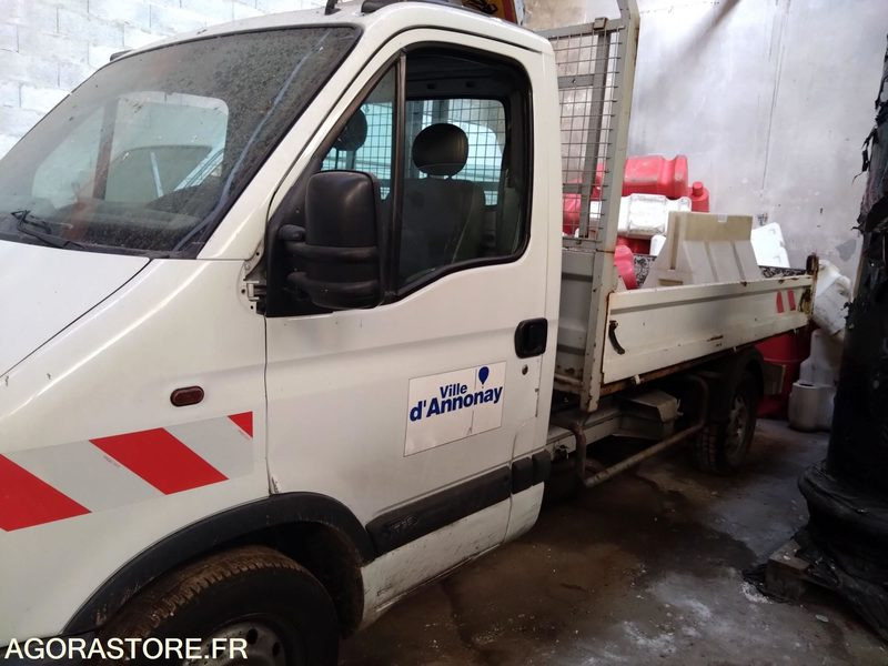 Renault Master benne basculante 2002 178424kms - 5579PL07 - Carrinha basculante: foto 1 Renault Master benne basculante 2002 178424kms - 5579PL07 - Carrinha basculante: foto 1