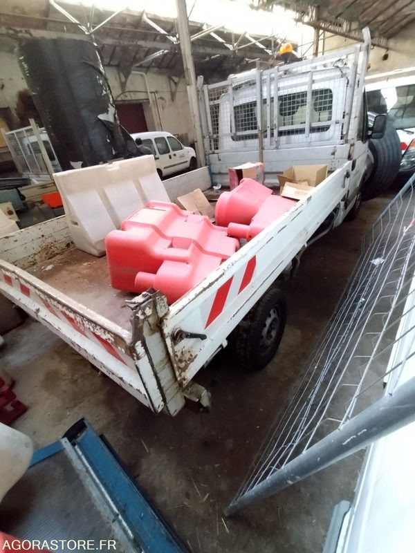 Renault Master benne basculante 2002 178424kms - 5579PL07 - Carrinha basculante: foto 3 Renault Master benne basculante 2002 178424kms - 5579PL07 - Carrinha basculante: foto 3