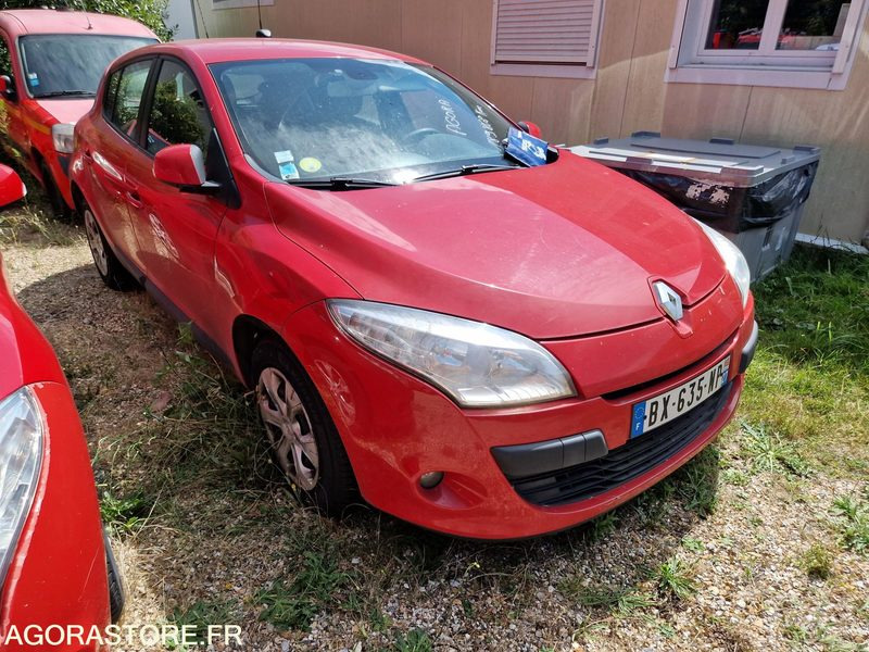 Renault Megane - 2011 - 189868 - BX635NP - Automóvel: foto 2 Renault Megane - 2011 - 189868 - BX635NP - Automóvel: foto 2