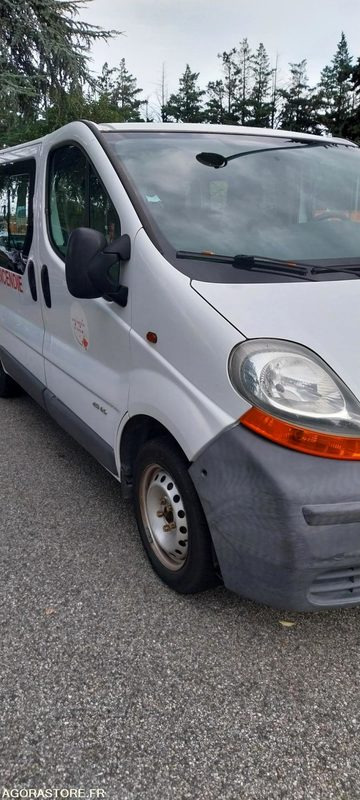 Renault Trafic VP vitré- 2002 - 127320kms - Furgão compacto: foto 4 Renault Trafic VP vitré- 2002 - 127320kms - Furgão compacto: foto 4
