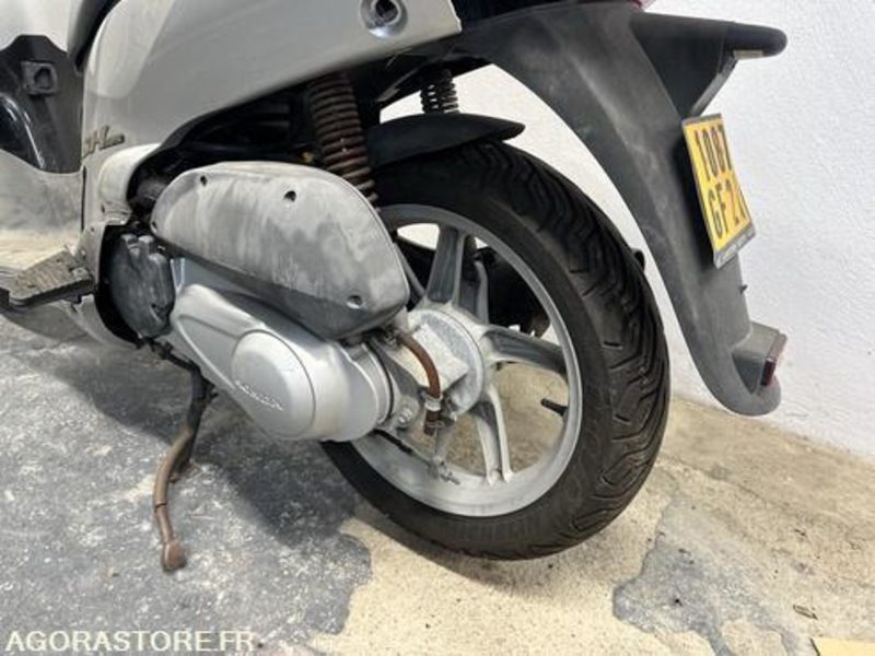 SCOOTER HONDA SH125 - 2001 - 24167KM - 1087GF2A - Motocicleta: foto 5 SCOOTER HONDA SH125 - 2001 - 24167KM - 1087GF2A - Motocicleta: foto 5