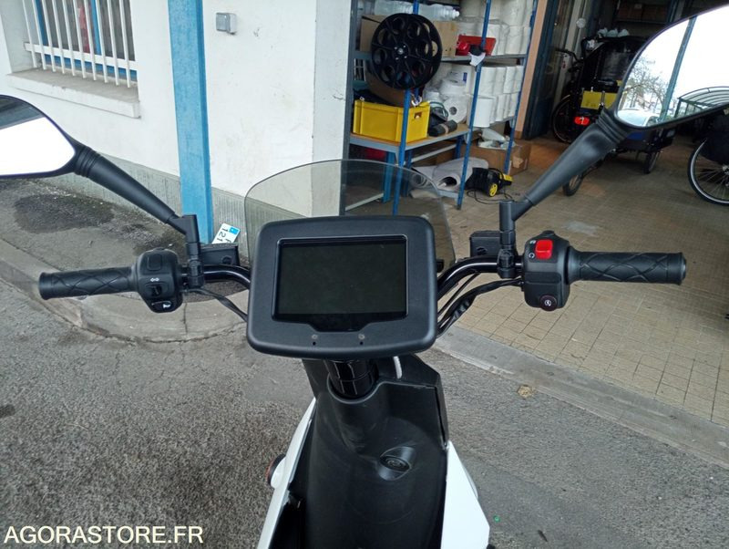 Scooter électrique Peugeot Genzee - Motocicleta: foto 3 Scooter électrique Peugeot Genzee - Motocicleta: foto 3