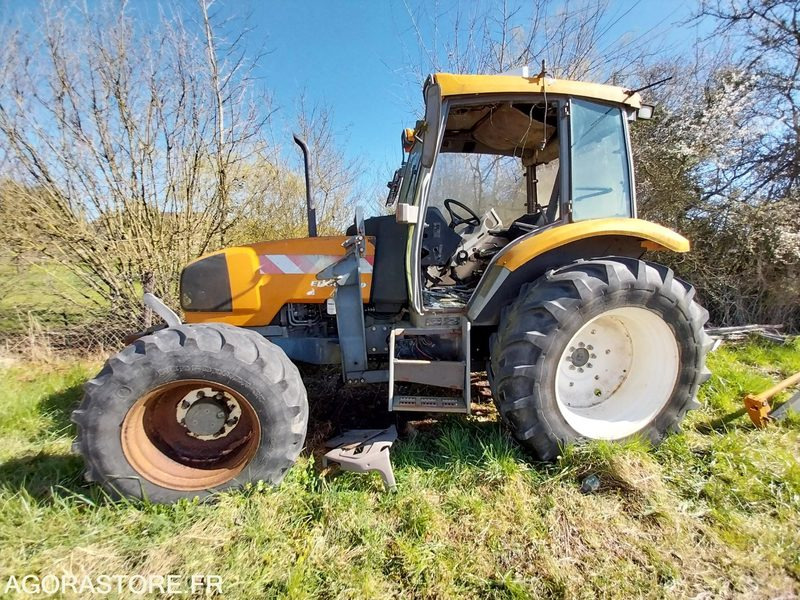 TRACTEUR ENAULT ERGOS100 + CHARGEUR FAUCHEUX - Trator: foto 2 TRACTEUR ENAULT ERGOS100 + CHARGEUR FAUCHEUX - Trator: foto 2