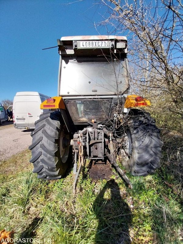 TRACTEUR ENAULT ERGOS100 + CHARGEUR FAUCHEUX - Trator: foto 3 TRACTEUR ENAULT ERGOS100 + CHARGEUR FAUCHEUX - Trator: foto 3