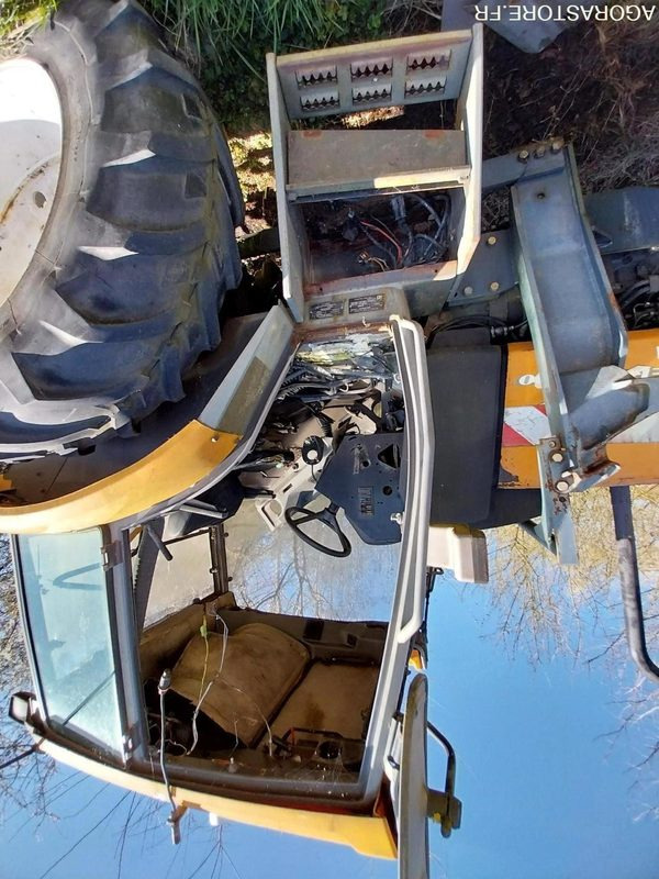 TRACTEUR ENAULT ERGOS100 + CHARGEUR FAUCHEUX - Trator: foto 5 TRACTEUR ENAULT ERGOS100 + CHARGEUR FAUCHEUX - Trator: foto 5