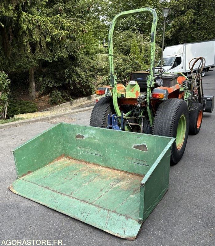 TRACTEUR KUBOTA L3300 - Trator: foto 4 TRACTEUR KUBOTA L3300 - Trator: foto 4