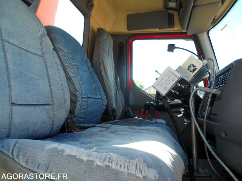 CAMION PORTEUR RENAULT BEN-AMO + GRUE AUXILIARE 82807 kms 2004 - Tractor: foto 5 CAMION PORTEUR RENAULT BEN-AMO + GRUE AUXILIARE 82807 kms 2004 - Tractor: foto 5
