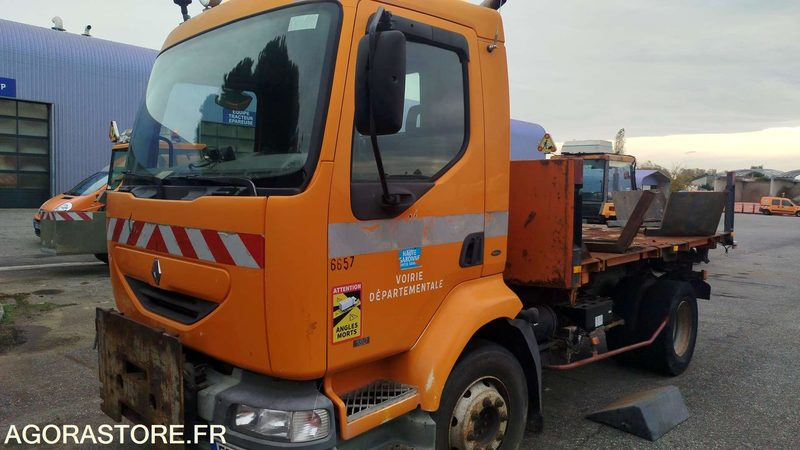 Renault Midlum 180 - 2001 - 227204km - 567APD31 - Tractor: foto 1 Renault Midlum 180 - 2001 - 227204km - 567APD31 - Tractor: foto 1