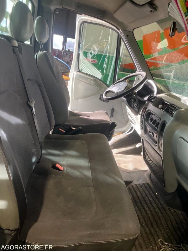 VEHICULE UTILITAIRE PLATEAU - Carrinha basculante: foto 4 VEHICULE UTILITAIRE PLATEAU - Carrinha basculante: foto 4