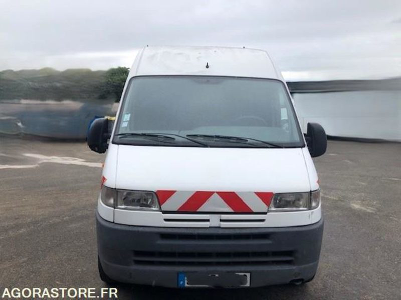 Véhicule PEUGEOT BOXER 2001 NON ROULANT EN L'ETAT - Furgão compacto: foto 5 Véhicule PEUGEOT BOXER 2001 NON ROULANT EN L'ETAT - Furgão compacto: foto 5
