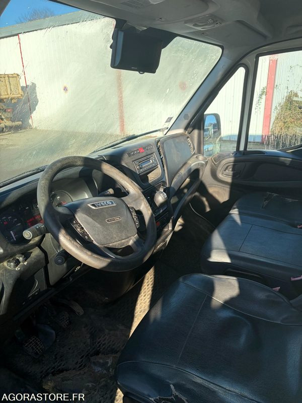 Fourgon iveco 70C17 (7 T) - 142000 - 2016 - Veículo comercial: foto 3 Fourgon iveco 70C17 (7 T) - 142000 - 2016 - Veículo comercial: foto 3