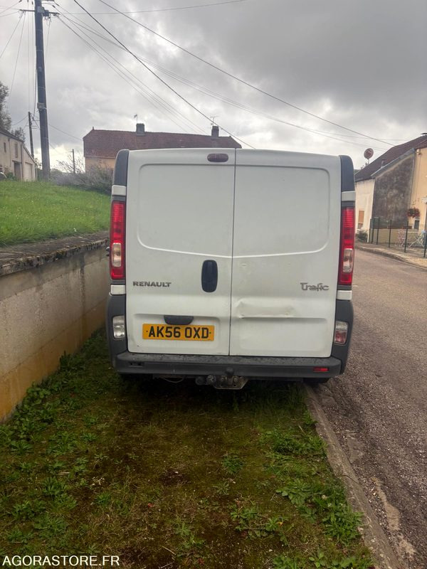 Renault Trafic dci 115 / 228000 km - Immatriculation anglaise - Veículo comercial: foto 1 Renault Trafic dci 115 / 228000 km - Immatriculation anglaise - Veículo comercial: foto 1