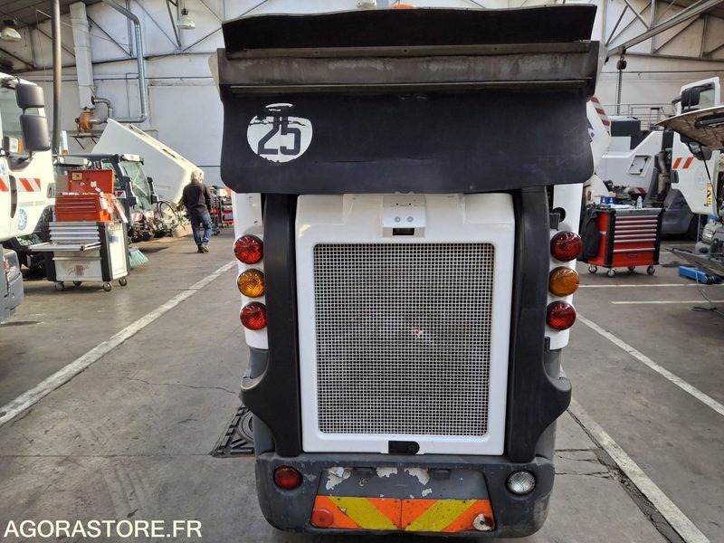 Balayeuse SCHMITH 2M3  SWINGO 200 - Varredora urbana: foto 4 Balayeuse SCHMITH 2M3  SWINGO 200 - Varredora urbana: foto 4