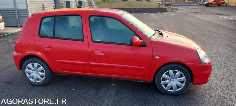 Renault clio 1.5 dci (roulante) - Automóvel: foto 3 Renault clio 1.5 dci (roulante) - Automóvel: foto 3