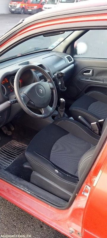 Renault clio 1.5 dci (roulante) - Automóvel: foto 5 Renault clio 1.5 dci (roulante) - Automóvel: foto 5