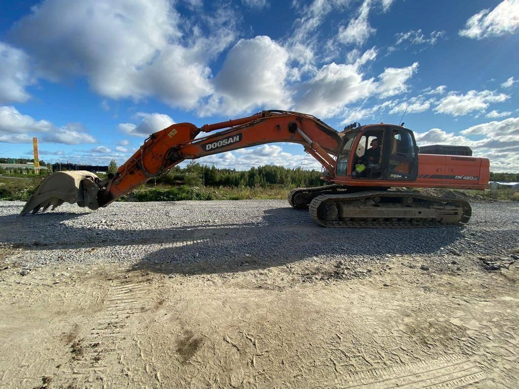 Doosan DX420LC - Escavadora de rastos: foto 2 Doosan DX420LC - Escavadora de rastos: foto 2