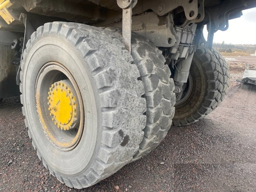 Caminhão fora de estrada Komatsu HD405-7: foto 6 Caminhão fora de estrada Komatsu HD405-7: foto 6