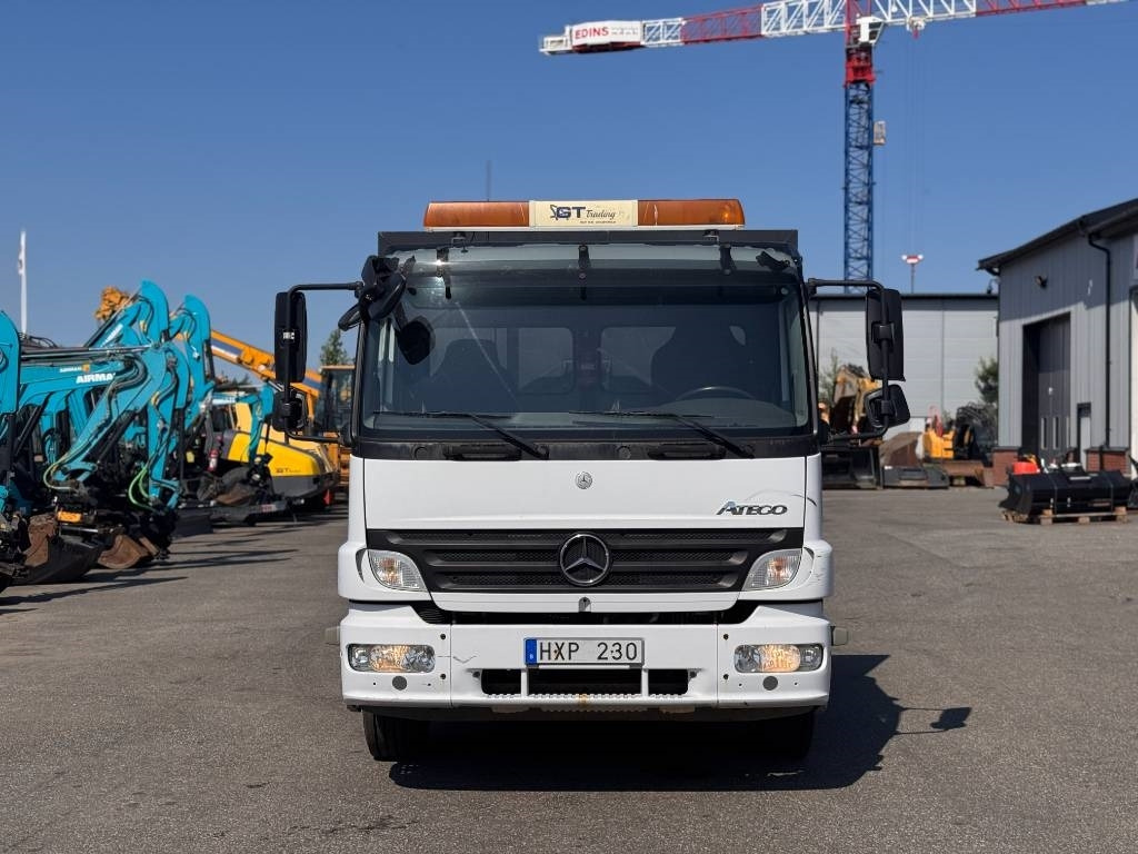 Mercedes-Benz Atego 1524 L 4X2 Växlare Pallift - Camião furgão: foto 2 Mercedes-Benz Atego 1524 L 4X2 Växlare Pallift - Camião furgão: foto 2