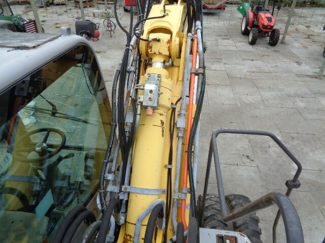 Escavadeira de rodas New Holland MH 4.6: foto 16
