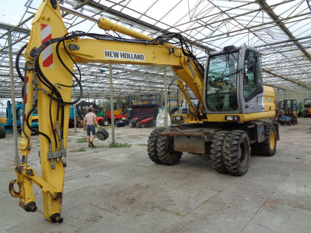 New Holland MH 4.6 - Escavadeira de rodas: foto 2 New Holland MH 4.6 - Escavadeira de rodas: foto 2