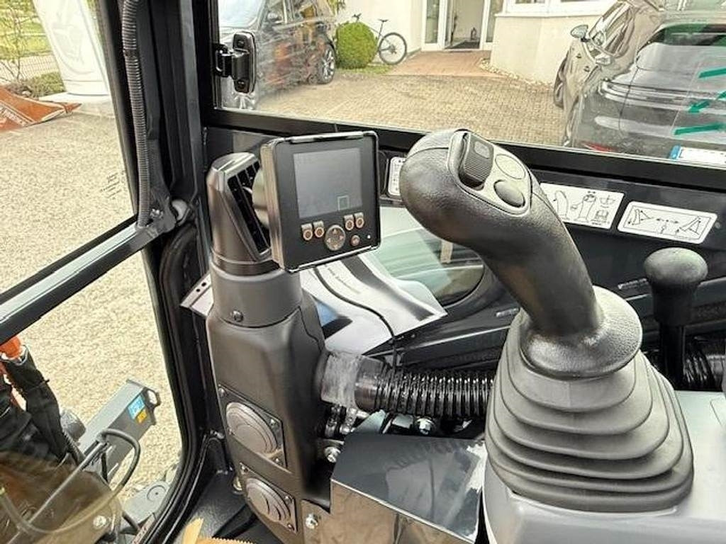 Hitachi ZX26 U-6 - Mini escavadeira: foto 5 Hitachi ZX26 U-6 - Mini escavadeira: foto 5