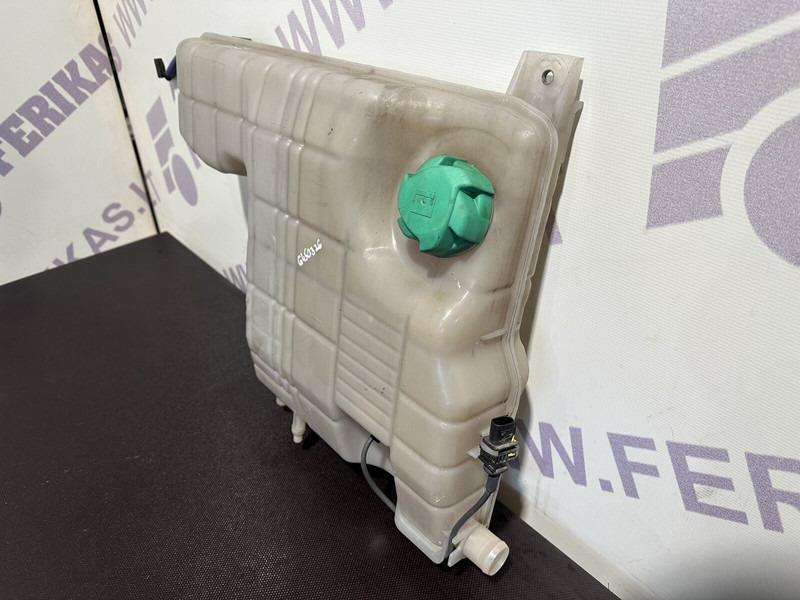 DAF expansion tank - Tanque de expansão para Camião: foto 2 DAF expansion tank - Tanque de expansão para Camião: foto 2